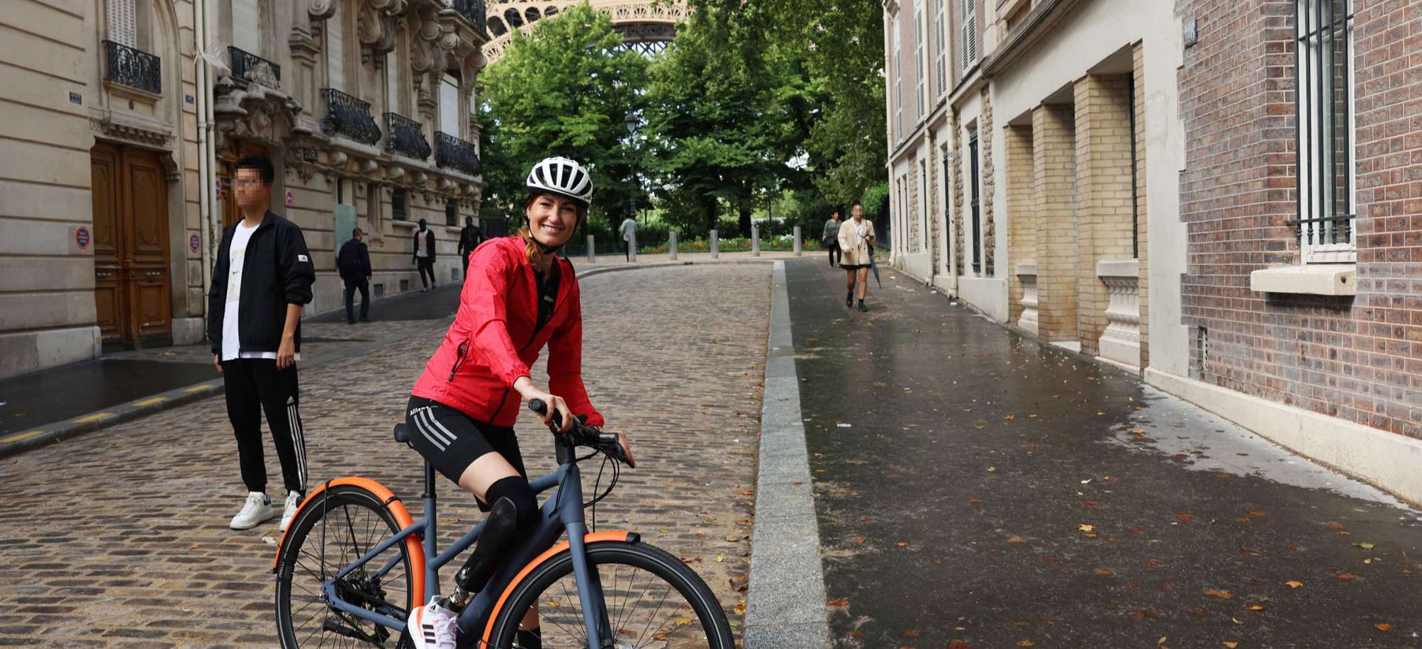 Denise Schindler, dreifache Weltmeisterin im Paracycling, in Paris. Foto: Stephanie Füssenich