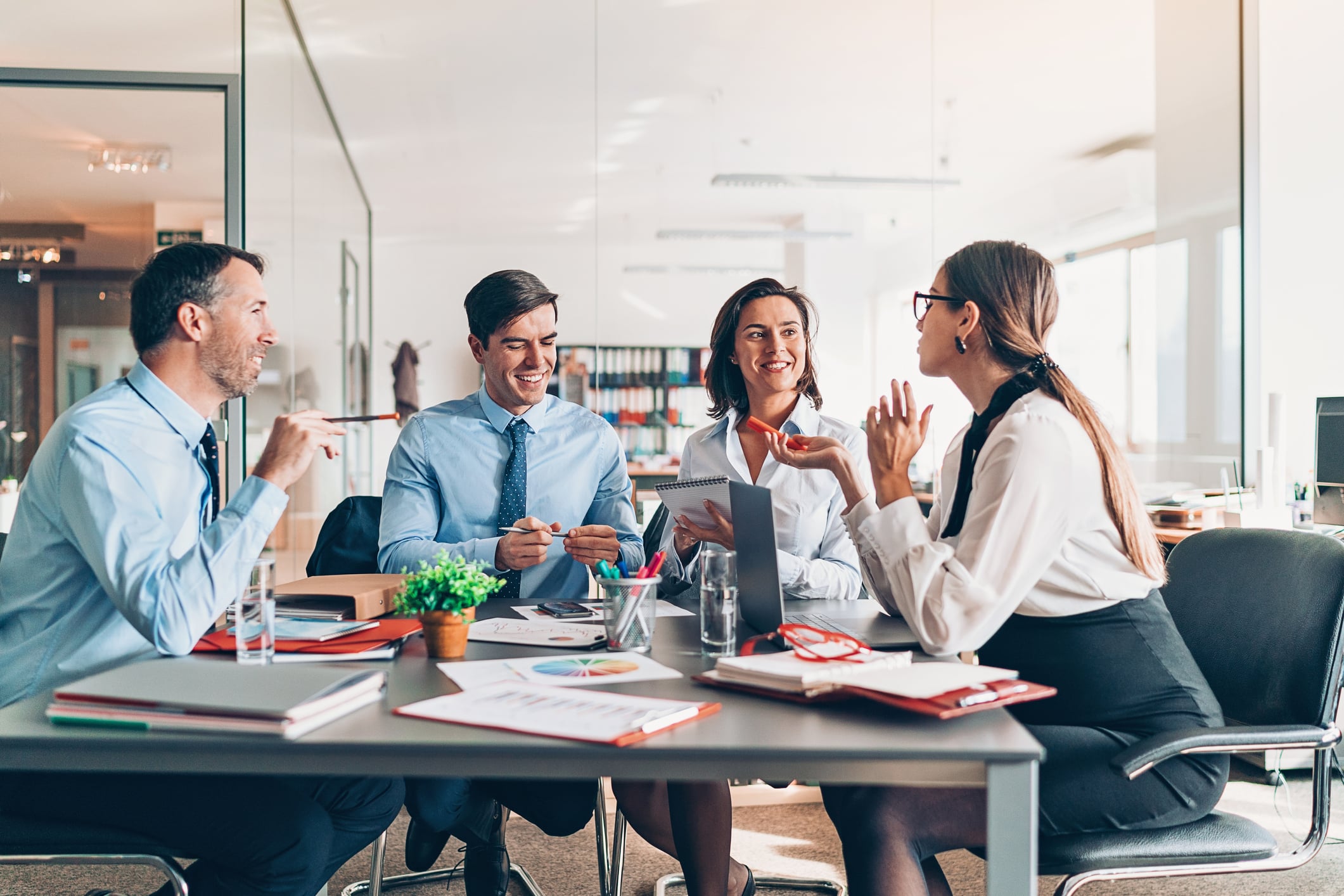 Allianz - Straf-Rechtsschutzversicherung: Anwälte am Tisch