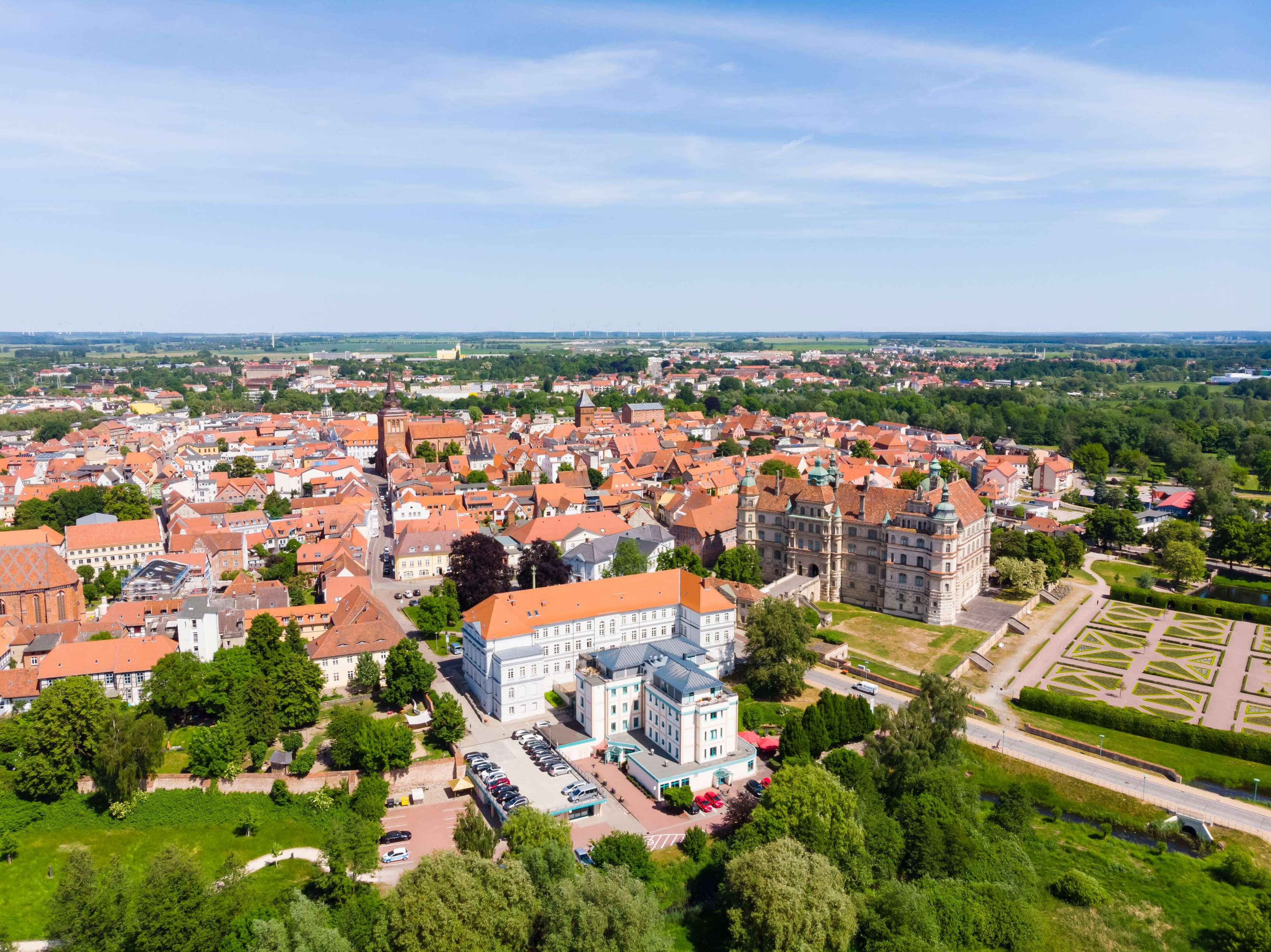 Versicherung in Güstrow: Finden Sie Allianz Ansprechpartner:innen vor Ort rund um Ihre Versicherungen in Güstrow.