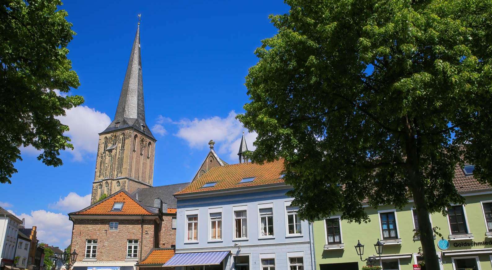 Versicherung in Viersen: Finden Sie über die Agentursuche der Allianz die passenden Ansprechpartner:innen rund um Versicherungen in Viersen.
