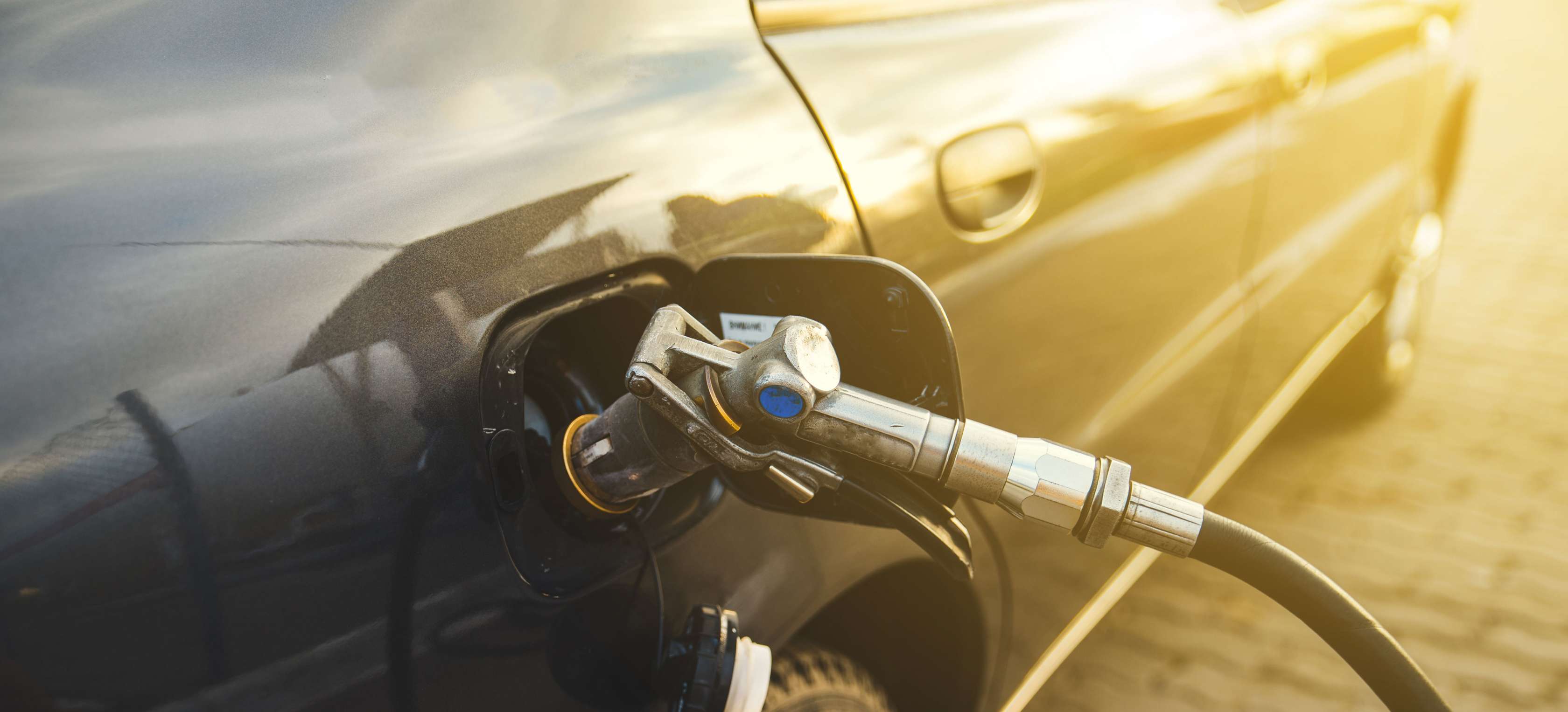 Ein Erdgas-Auto tankt CNG und fährt umweltfreundlicher als Benziner oder Diesel-Pkw