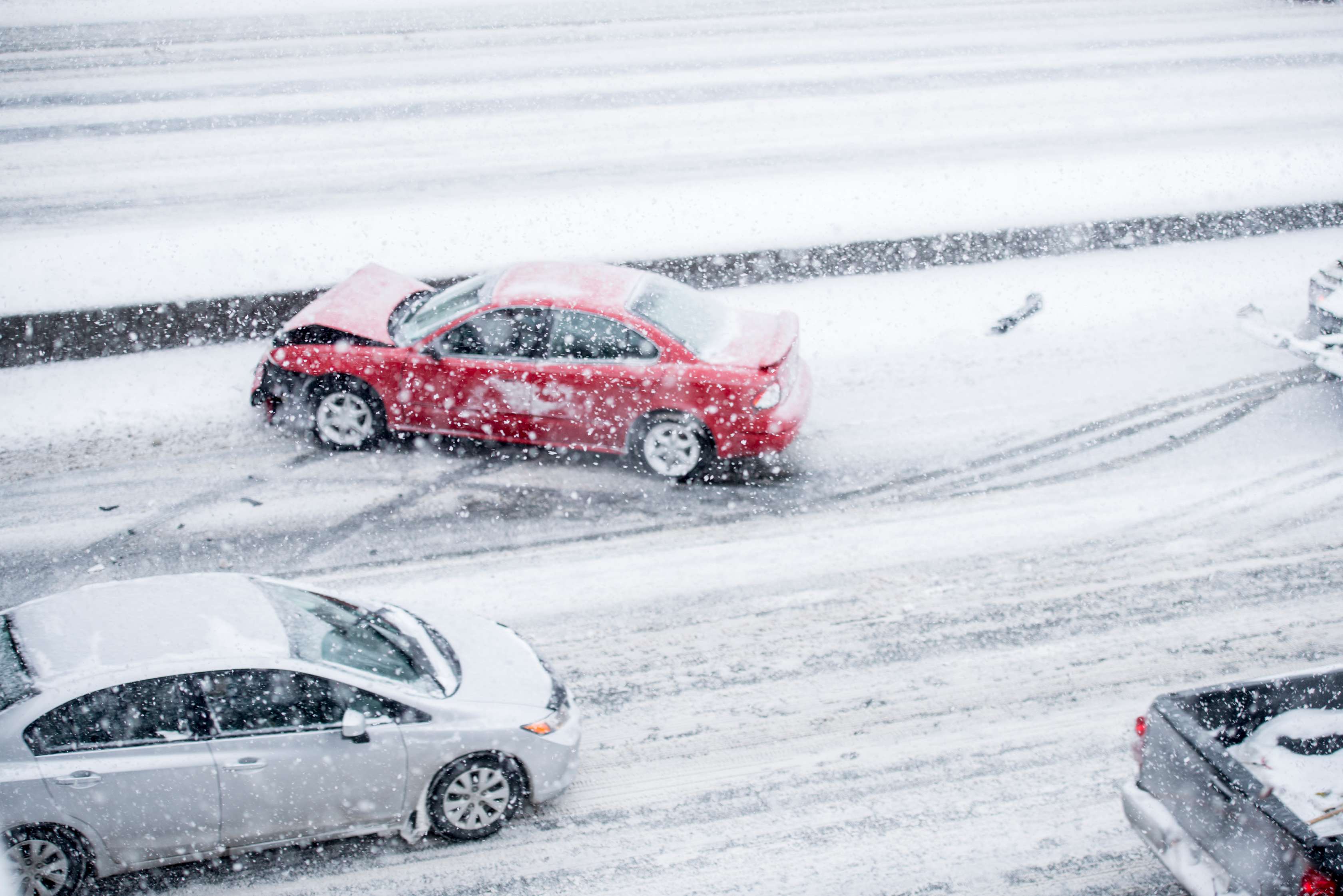 Allwetterreifen im Winter: Versicherung bezahlt bei Unfall mit Ganzjahresreifen