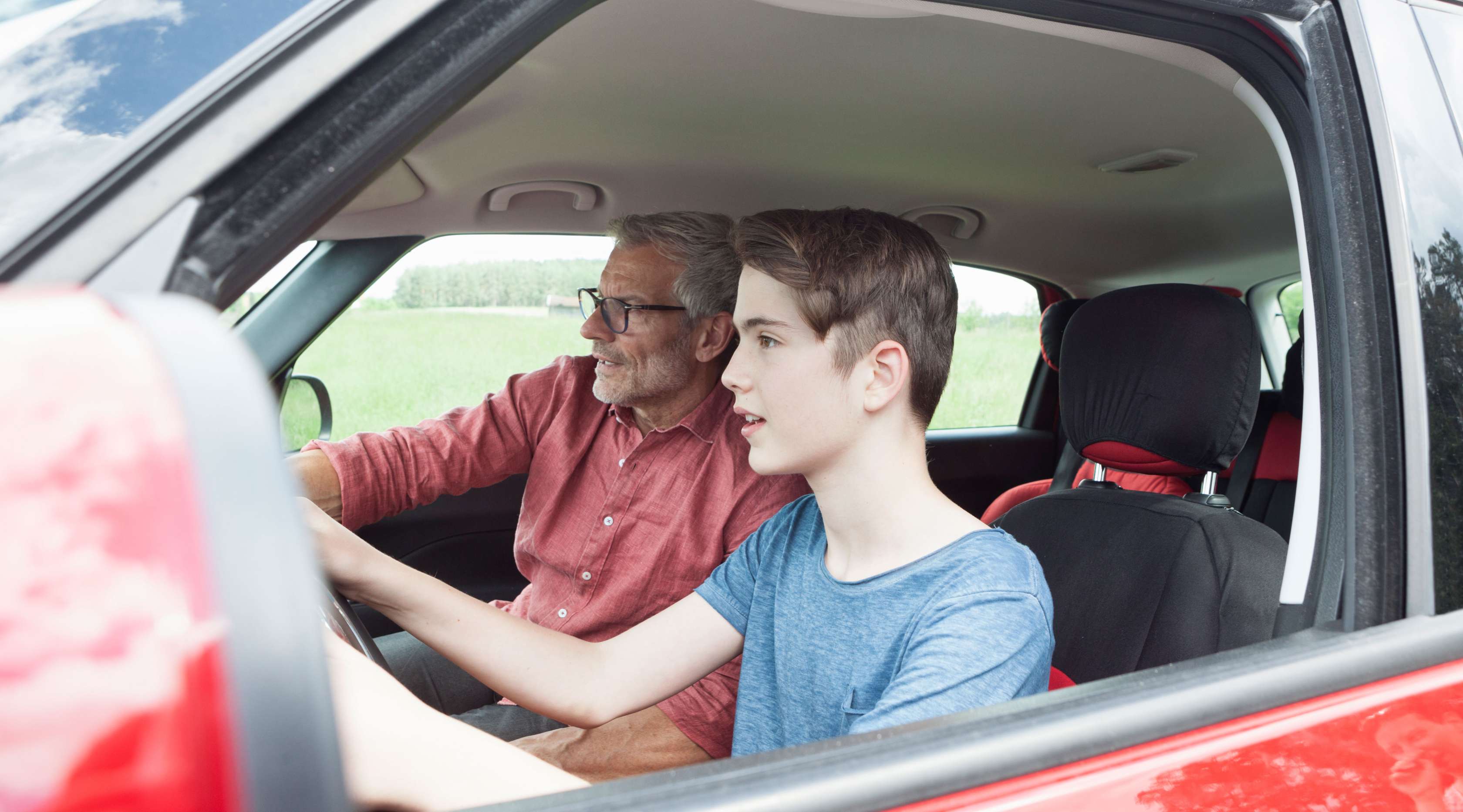 Allianz - Begleitetes Fahren - Vater und Sohn im Auto