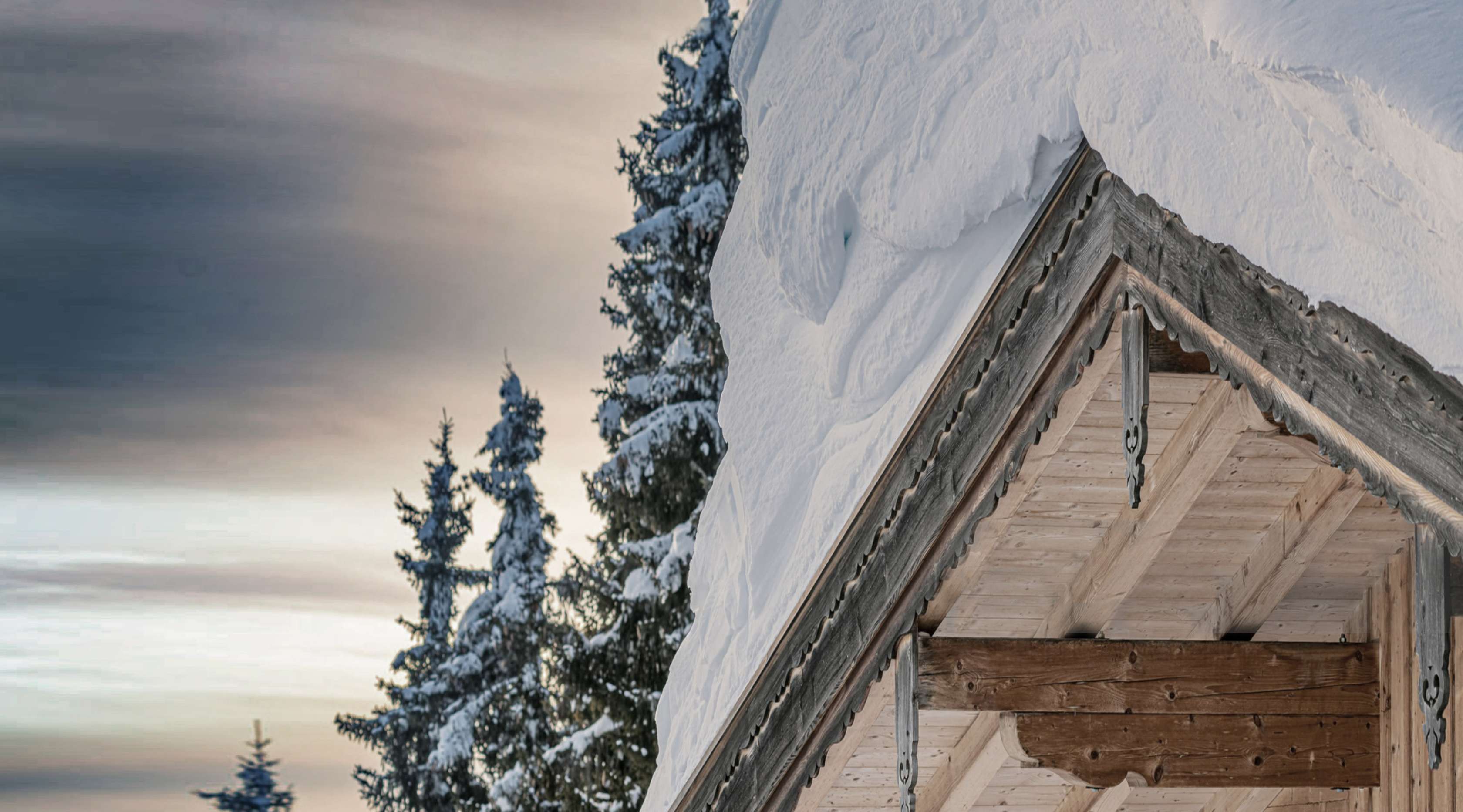 Allianz - Schneelast: Hausdach unter dicken Schneemassen