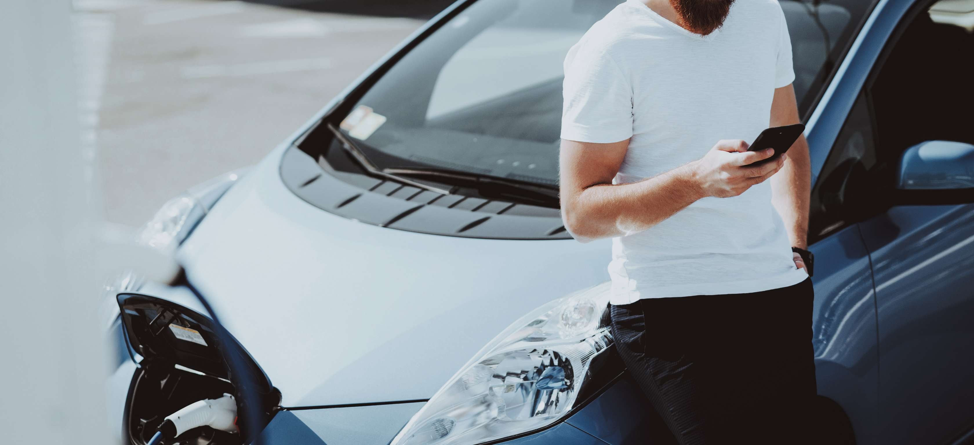 Allianz e-Charge: Europa­weit laden mit EnBW mobility+ App und Lade­karte