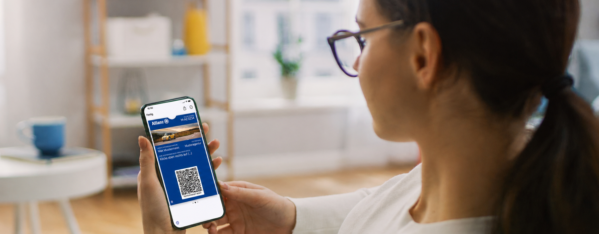 Allianz | Digitale Versicherungskarte für Ihr Smartphone - nutzen Sie das Wallet-Portal.