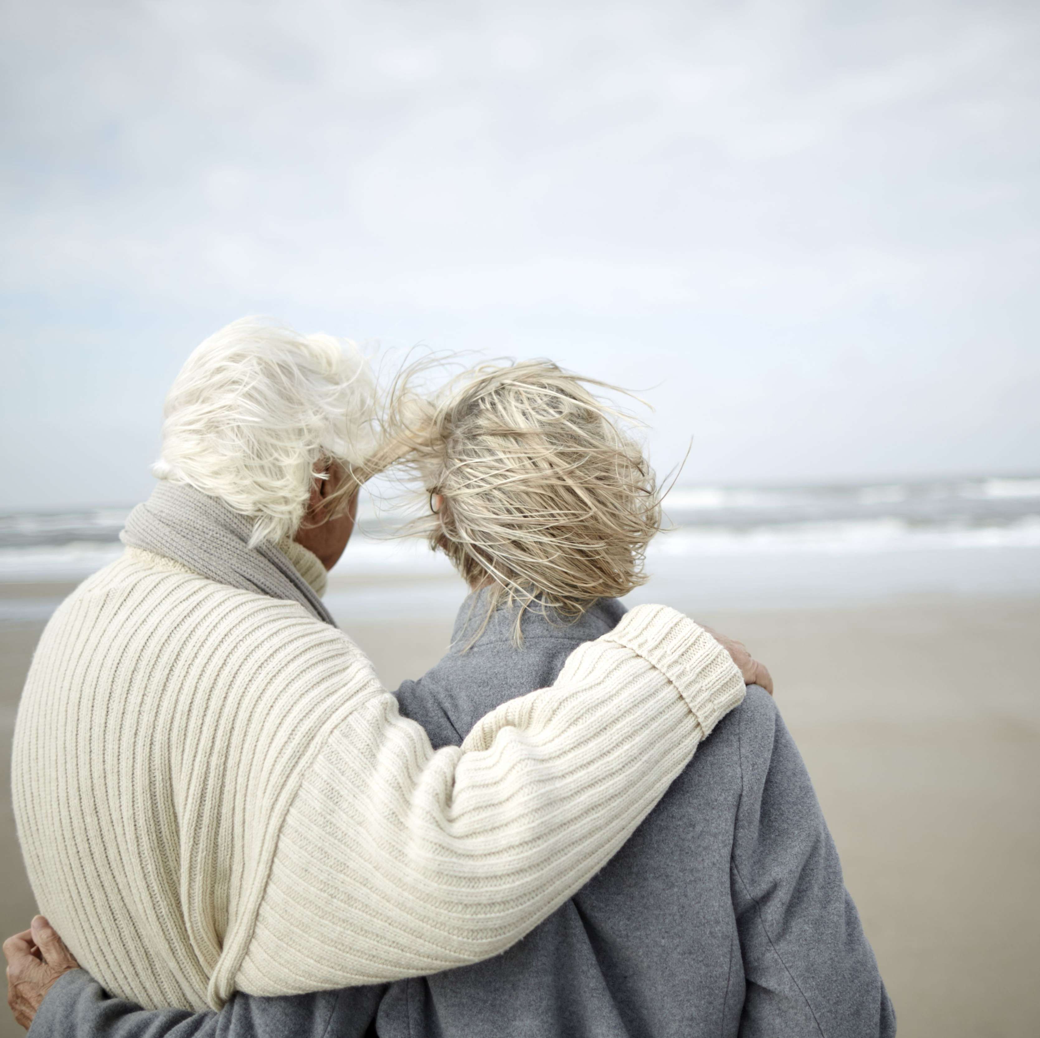 Allianz - Seniorenpaar am Strand