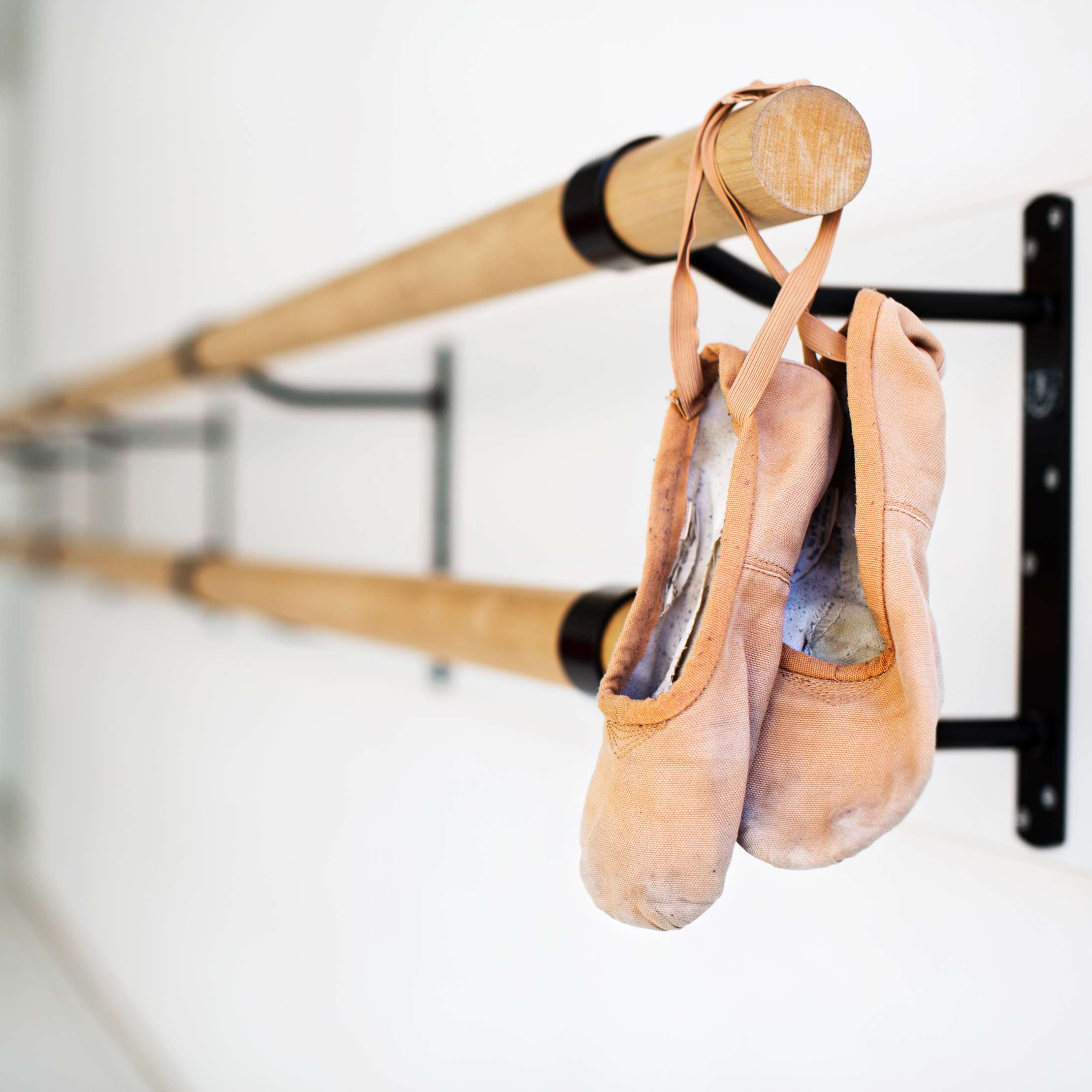 Allianz - Ballettbarren mit Schuhen